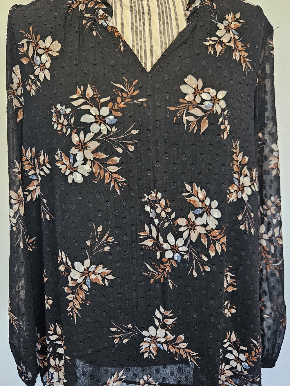 Floral V-Neck Long-Sleeve Blouse - Black/Blush